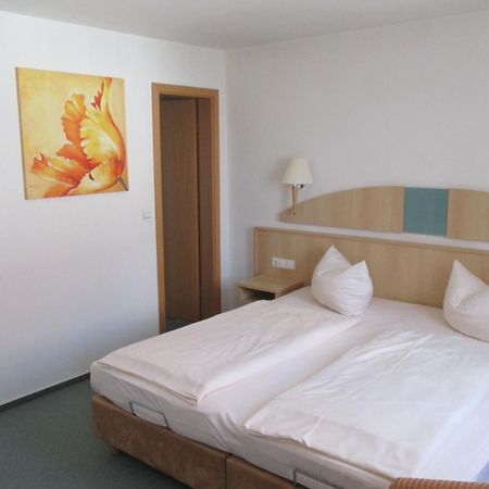 Hotel & Gaestehaus Krone Geiselwind Habitación foto